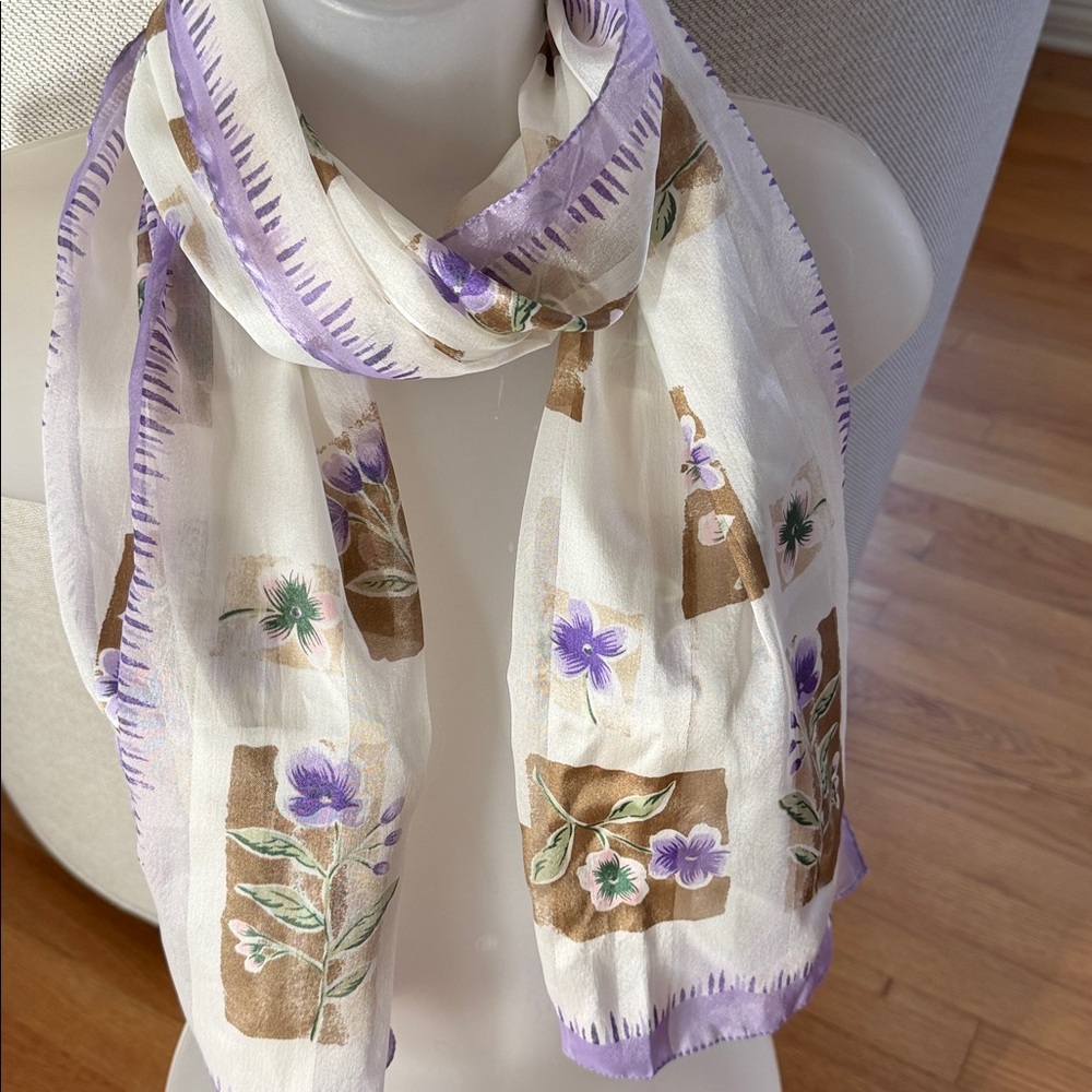 Vintage Purple and White Floral Oblong Scarf Made in Italy EC